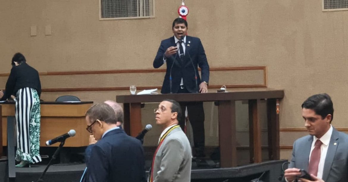 video:-debate-sobre-projeto-contra-“cura-gay”-provoca-bate-boca-entre-deputados-na-al-ba