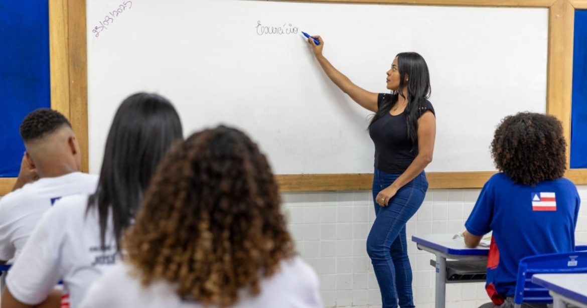 lista-final-de-profissionais-da-educacao-baiana-que-alcancaram-mudanca-do-padrao-na-carreira-e-publicada;-confira
