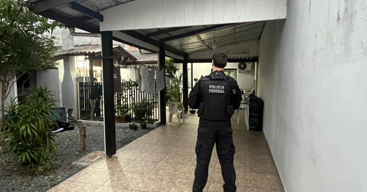 pf-deflagra-operacao-contra-organizacao-criminosa-envolvida-na-fabricacao-de-cigarros-ilegais-no-interior-baiano