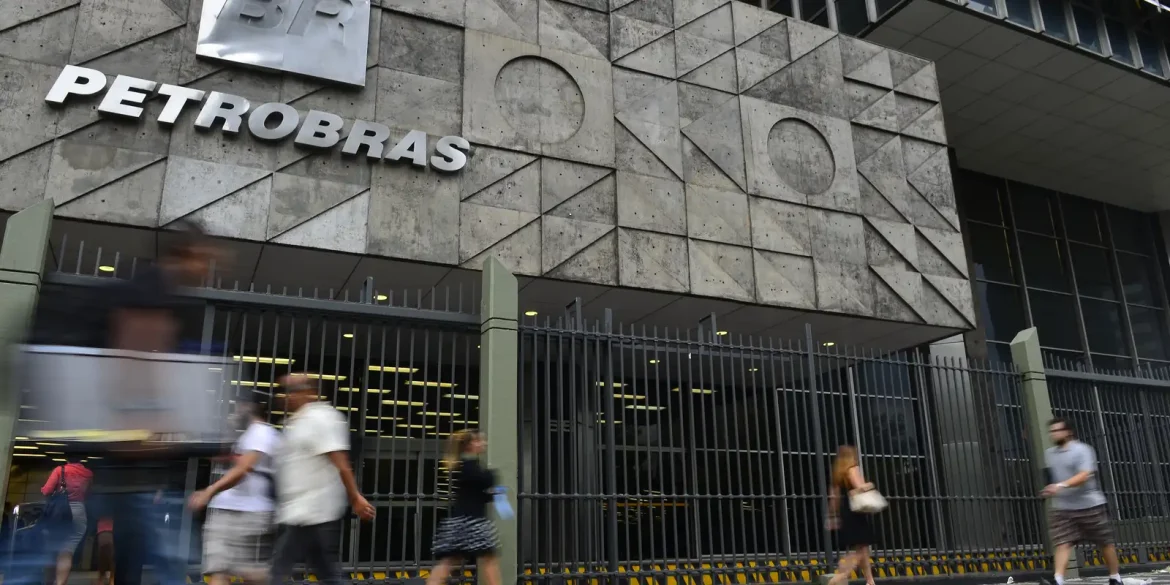 petrobras-anuncia-alta-de-r$-0,04-na-gasolina-vendida-a-distribuidoras
