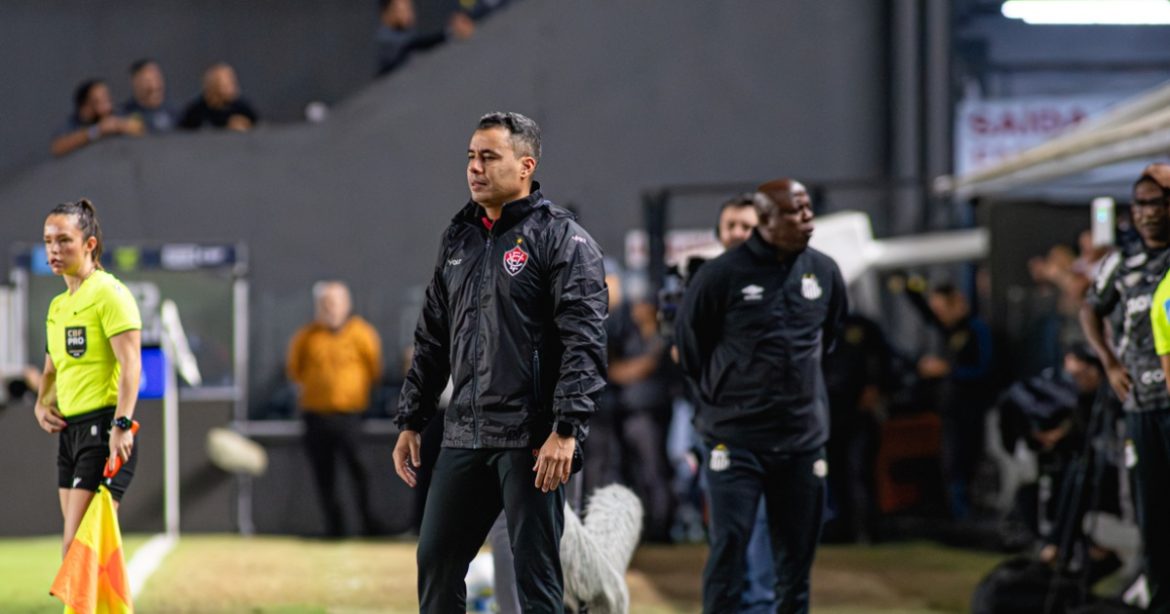 jair-ventura-admite-que-vitoria-enfrentou-o-santos-pensando-na-final-da-copa-do-nordeste