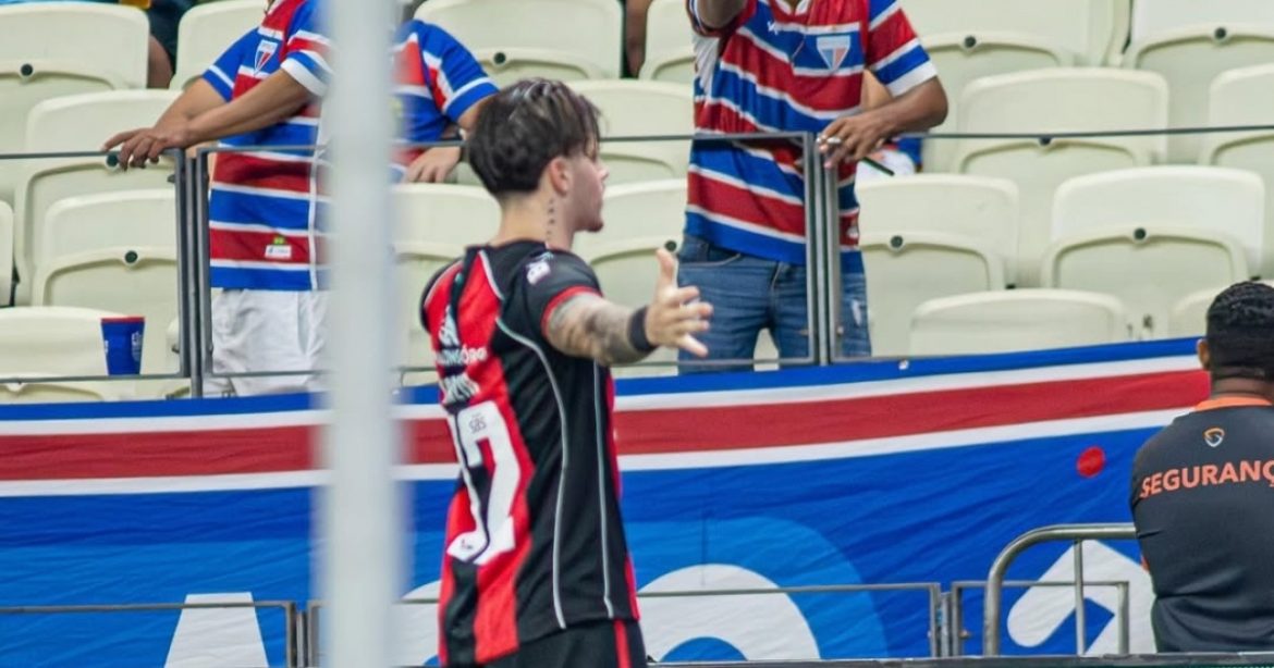 tarzia-marca-golaco,-vitoria-vira-sobre-o-fortaleza-e-sai-na-frente-na-final-da-copa-do-nordeste