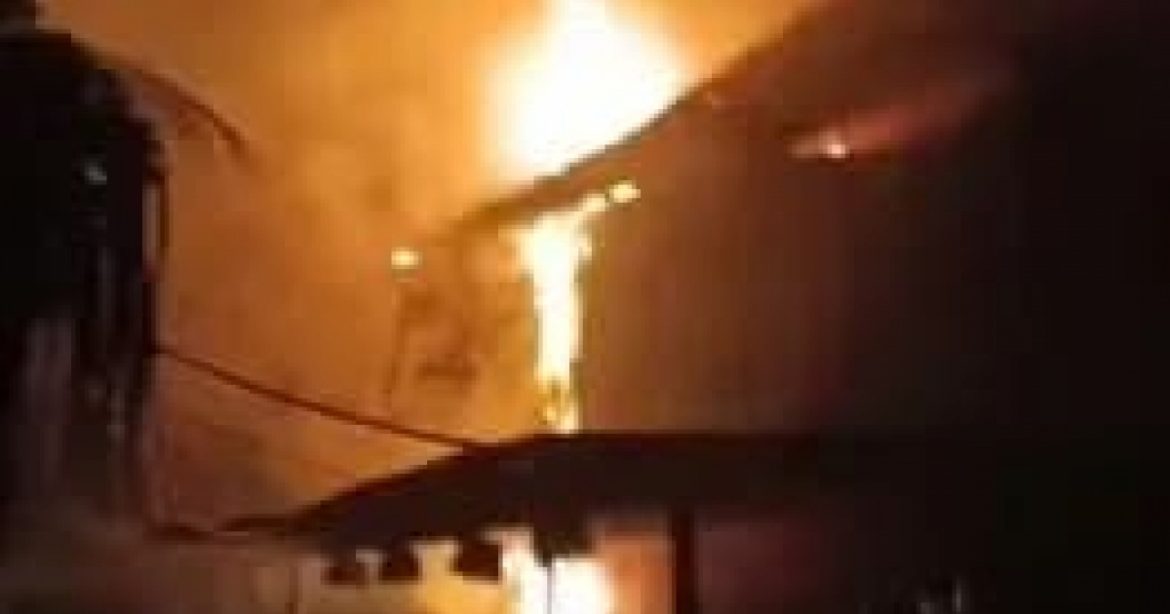 video:-incendio-atinge-restaurante-tulum-beach-club-no-destino-turistico-de-barra-grande,-na-bahia